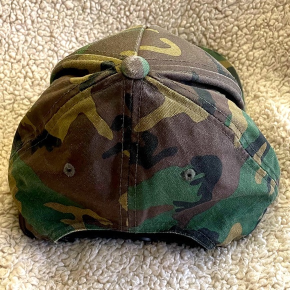 Vans camouflage SnapBack hat. Good condition. Normal wear. - Picture 2 of 3